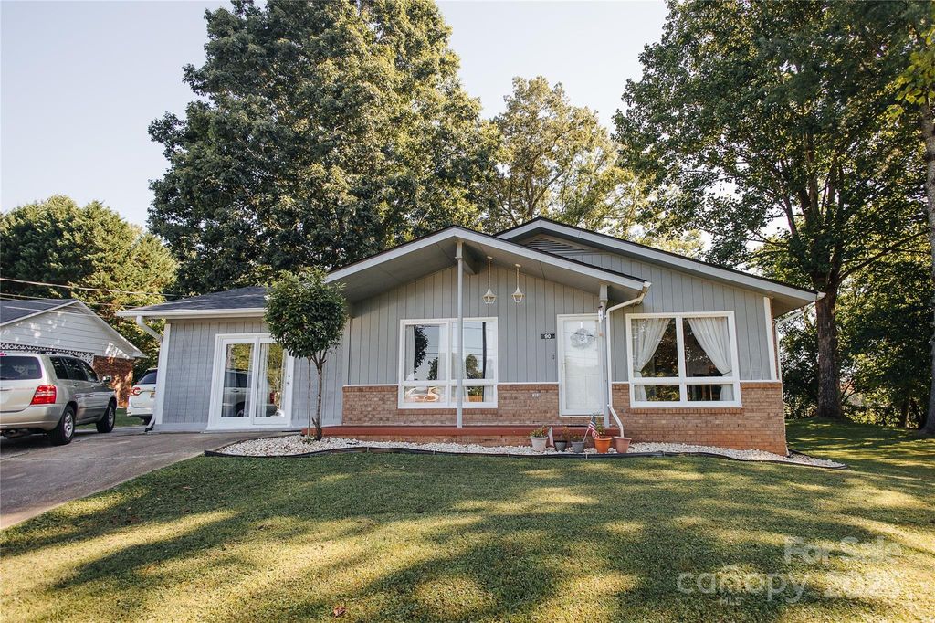 90 Long Street, Marion, NC 28752