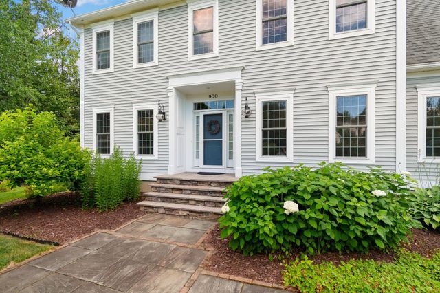 900 Ledgewood Drive, Williston, VT 05495