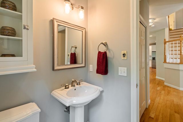 900 Ledgewood Drive, Williston, VT 05495