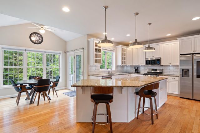 900 Ledgewood Drive, Williston, VT 05495