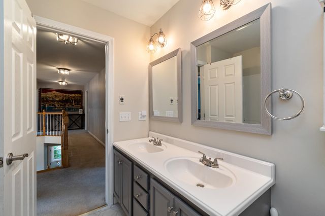 900 Ledgewood Drive, Williston, VT 05495