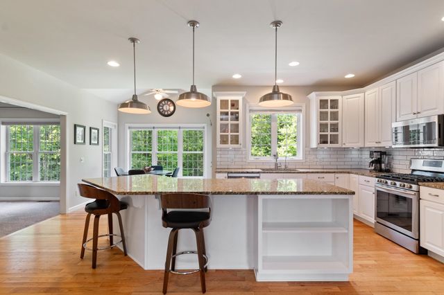 900 Ledgewood Drive, Williston, VT 05495