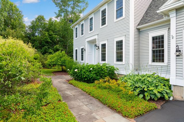 900 Ledgewood Drive, Williston, VT 05495