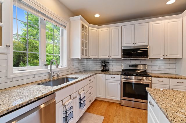 900 Ledgewood Drive, Williston, VT 05495