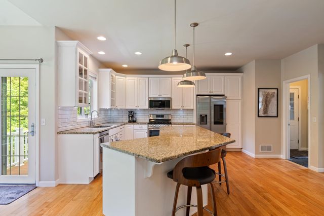 900 Ledgewood Drive, Williston, VT 05495