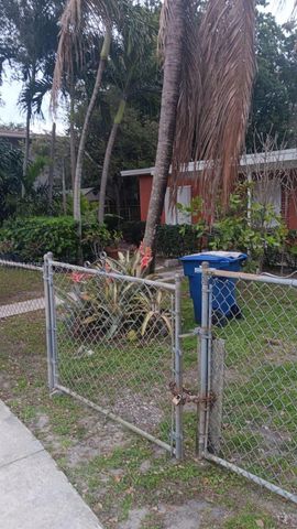 1720 NW 85th St, Miami, FL 33147