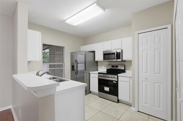 1236 BLENHEIM COURT, Wesley Chapel, FL 33543