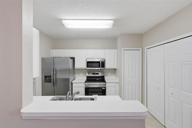 1236 BLENHEIM COURT, Wesley Chapel, FL 33543