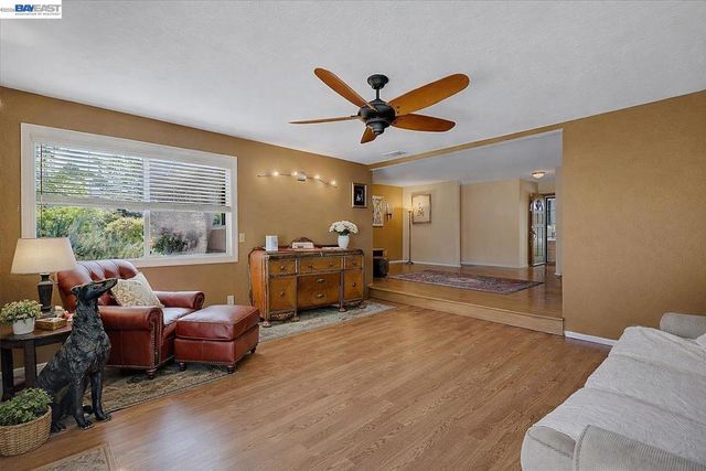 1816 Eastern Avenue, Sacramento, CA 95864