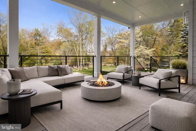 2447 FLINT HILL RD, Vienna, VA 22181