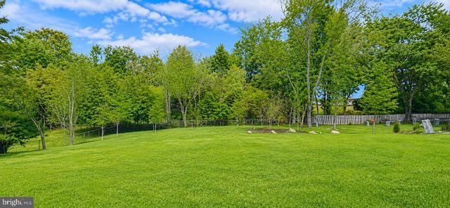 2447 FLINT HILL RD, Vienna, VA 22181
