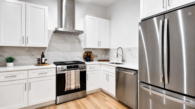 2447 FLINT HILL RD, Vienna, VA 22181