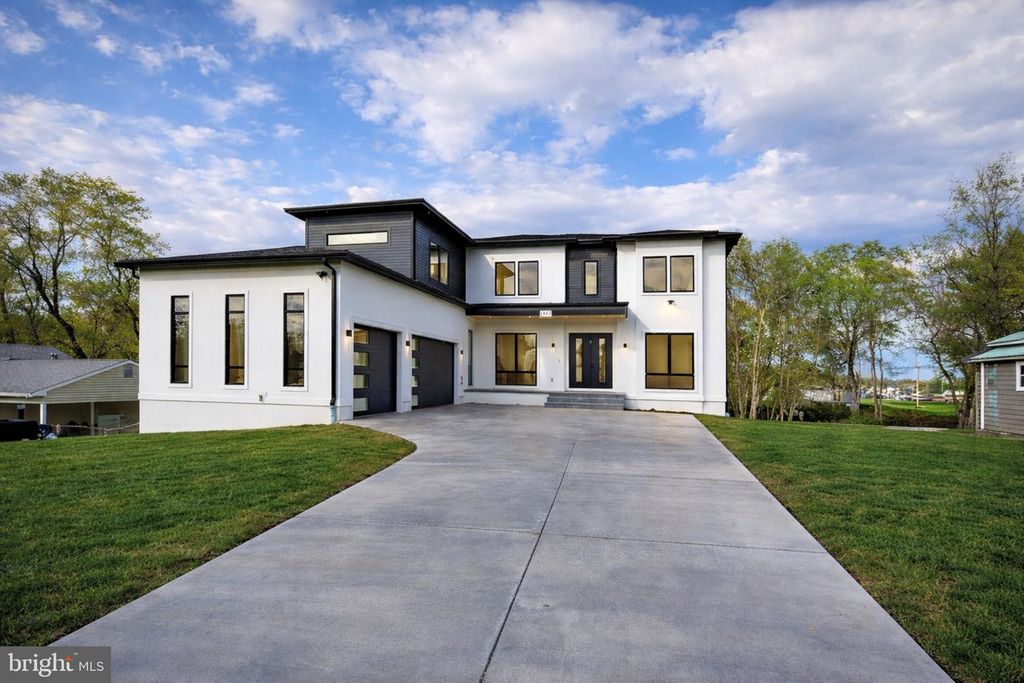 2447 FLINT HILL RD, Vienna, VA 22181