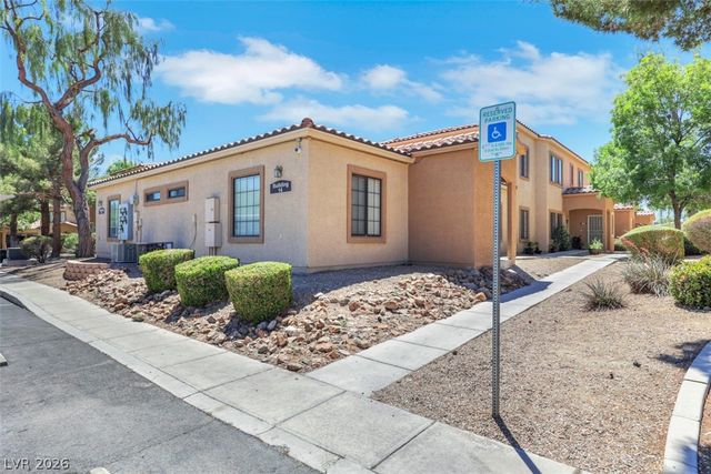 2041 HUSSIUM HILLS Street 202, Las Vegas, NV 89108