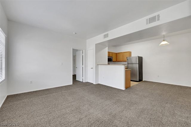 2041 HUSSIUM HILLS Street 202, Las Vegas, NV 89108