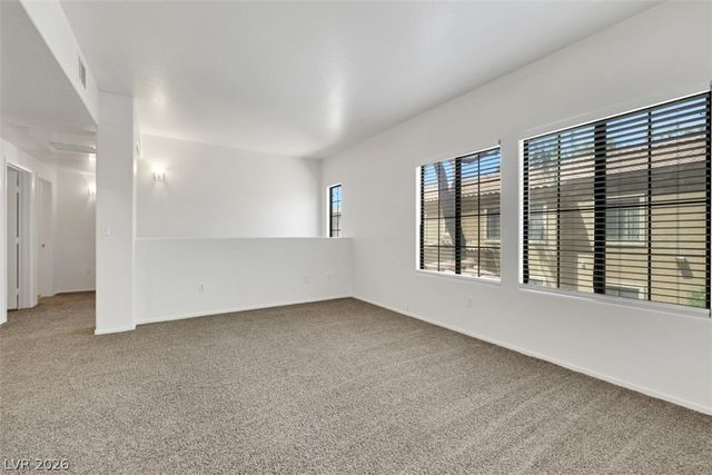 2041 HUSSIUM HILLS Street 202, Las Vegas, NV 89108