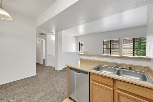 2041 HUSSIUM HILLS Street 202, Las Vegas, NV 89108