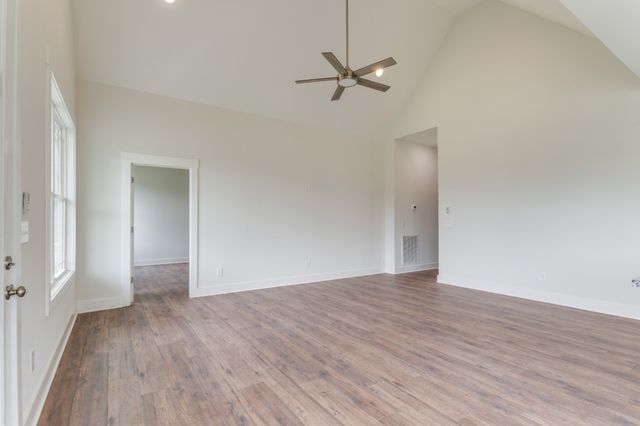 16 Radelle Ln, Mcminnville, TN 37110