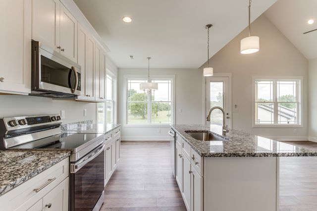 16 Radelle Ln, Mcminnville, TN 37110