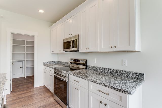 16 Radelle Ln, Mcminnville, TN 37110