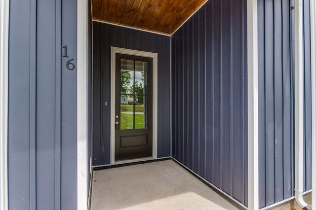 16 Radelle Ln, Mcminnville, TN 37110