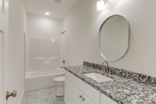 16 Radelle Ln, Mcminnville, TN 37110