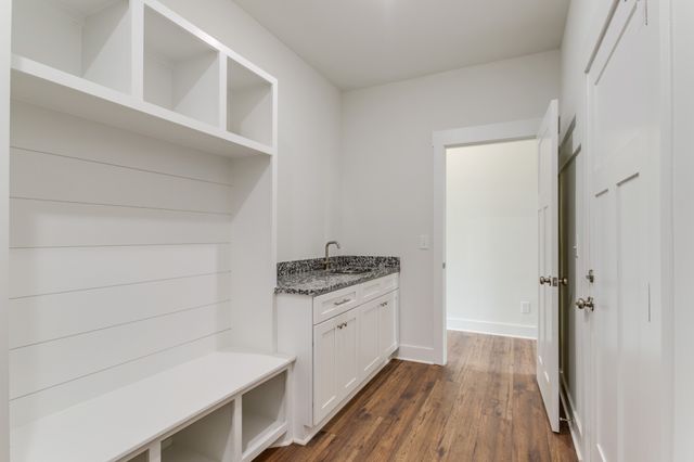 16 Radelle Ln, Mcminnville, TN 37110