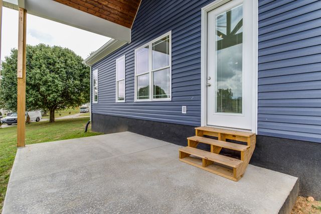 16 Radelle Ln, Mcminnville, TN 37110