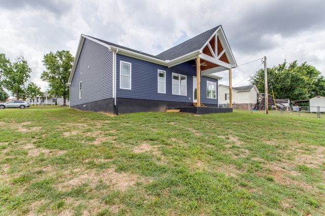 16 Radelle Ln, Mcminnville, TN 37110