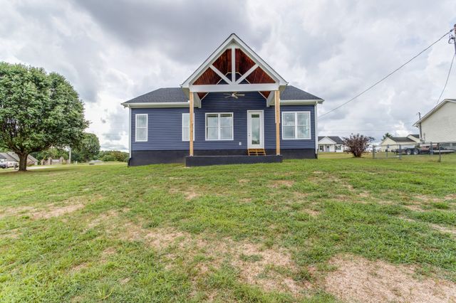 16 Radelle Ln, Mcminnville, TN 37110
