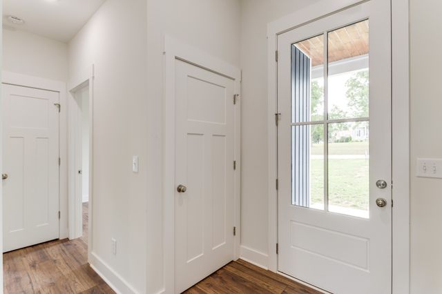 16 Radelle Ln, Mcminnville, TN 37110