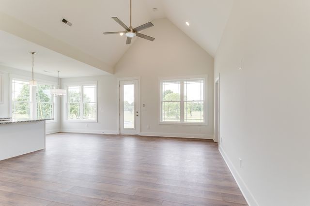 16 Radelle Ln, Mcminnville, TN 37110