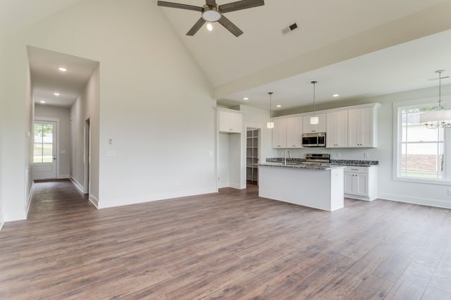 16 Radelle Ln, Mcminnville, TN 37110