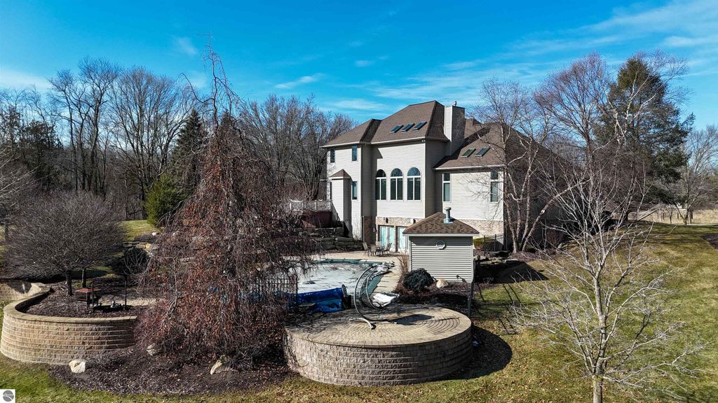 Image 3 of property listing at 956 E Remus Road, Mt Pleasant, MI 48858