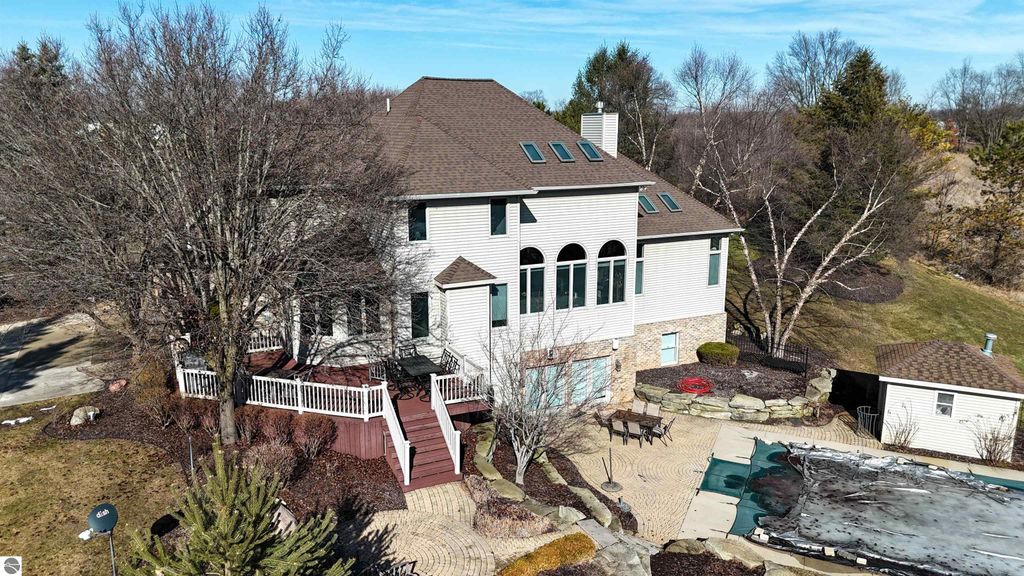 Image 5 of property listing at 956 E Remus Road, Mt Pleasant, MI 48858