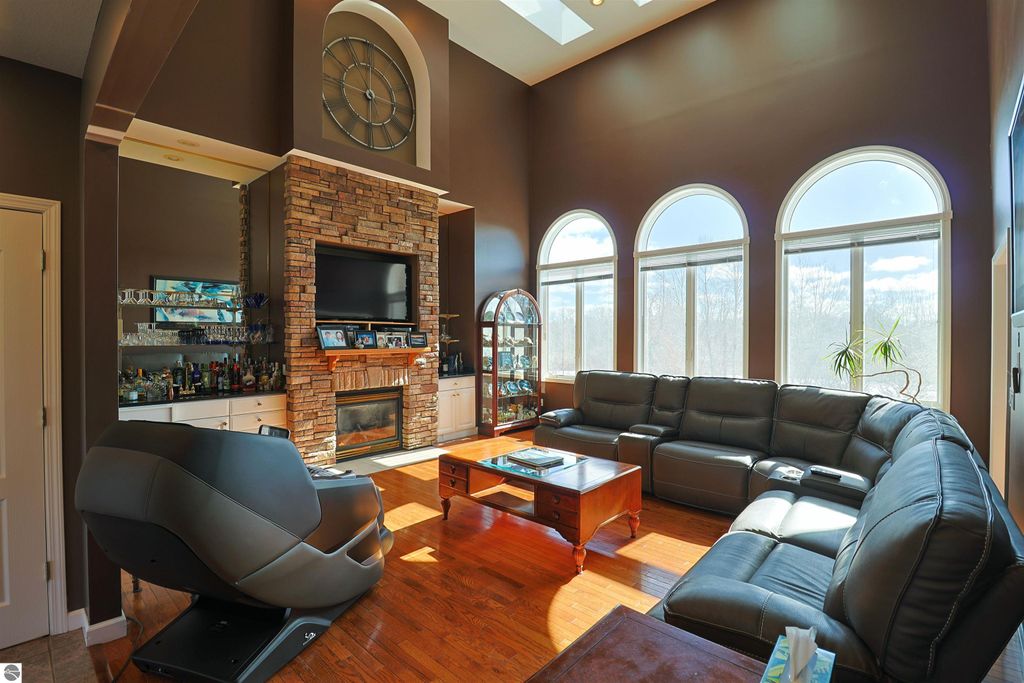 Image 9 of property listing at 956 E Remus Road, Mt Pleasant, MI 48858