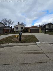 39360 Sunderland Drive, Clinton Charter Township, MI 48038