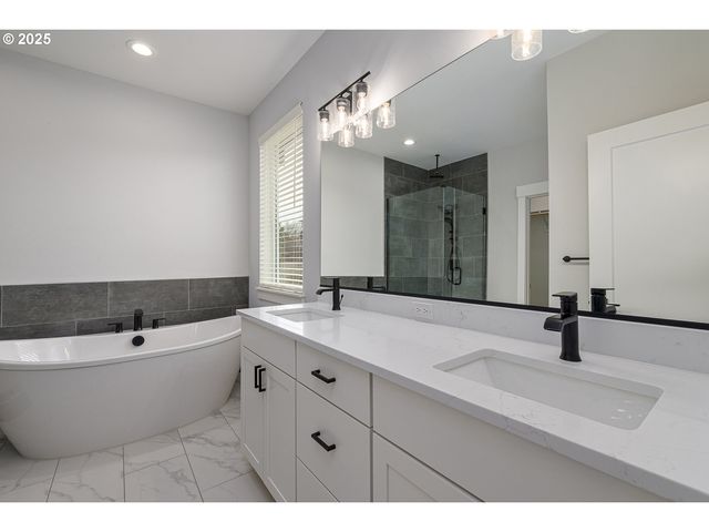 15237 Se TOWERS Ter, Milwaukie, OR 97267