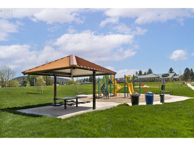 15237 Se TOWERS Ter, Milwaukie, OR 97267