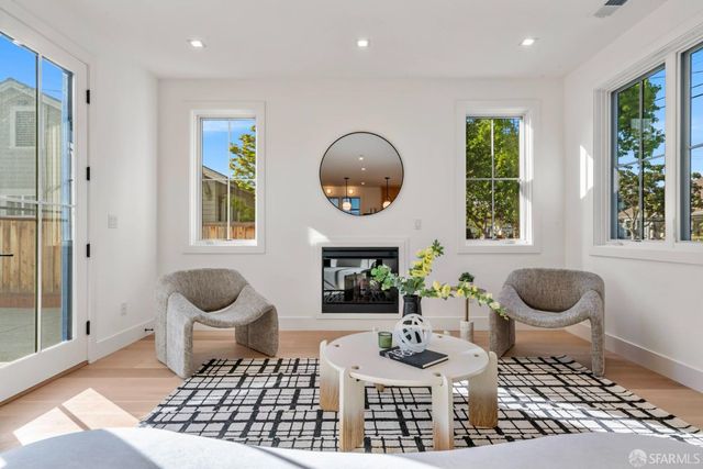 739 Linden Avenue, Burlingame, CA 94010