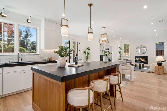 739 Linden Avenue, Burlingame, CA 94010