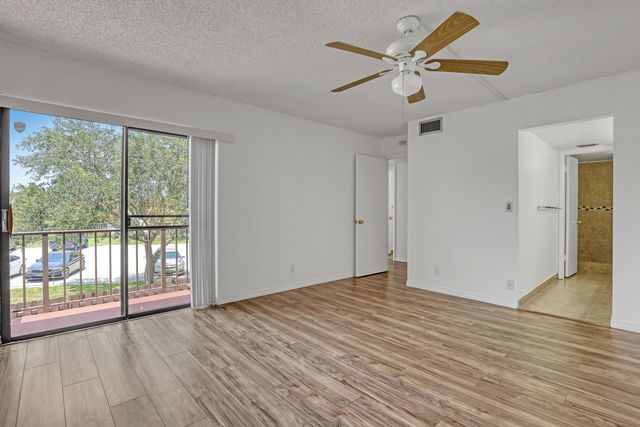 6335 Red Pine Lane A, Greenacres, FL 33415