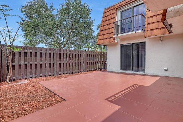 6335 Red Pine Lane A, Greenacres, FL 33415