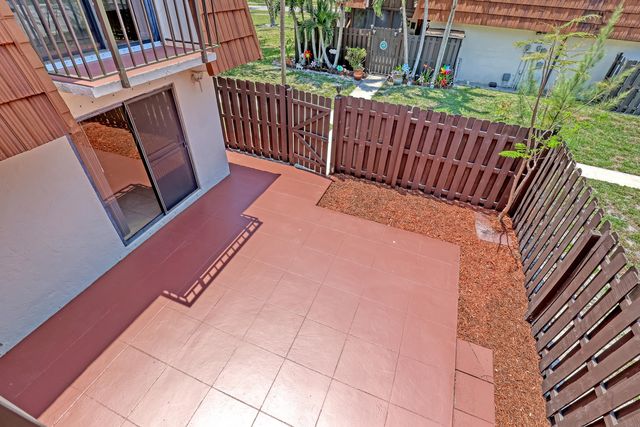 6335 Red Pine Lane A, Greenacres, FL 33415