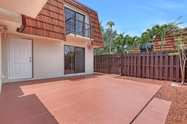 6335 Red Pine Lane A, Greenacres, FL 33415