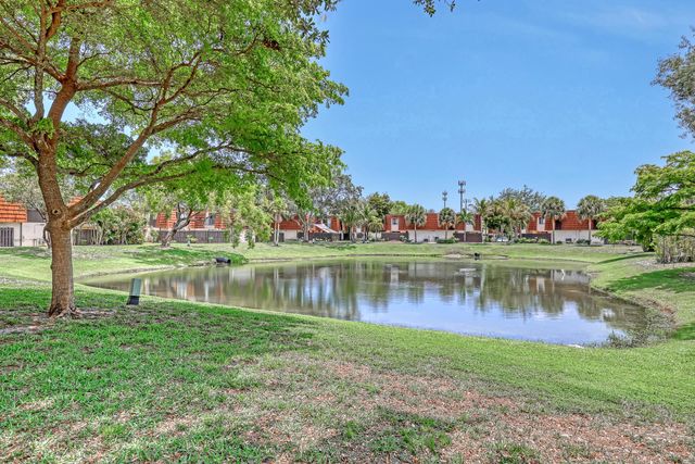 6335 Red Pine Lane A, Greenacres, FL 33415