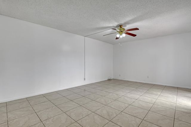 6335 Red Pine Lane A, Greenacres, FL 33415