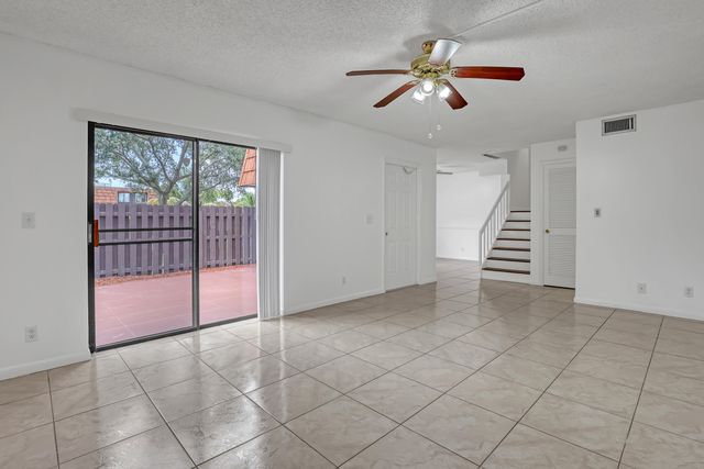 6335 Red Pine Lane A, Greenacres, FL 33415