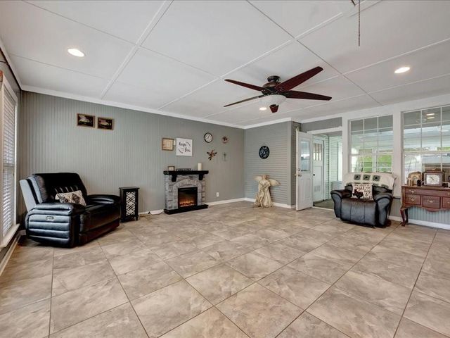 110 N Grace Street, Crockett, TX 75835