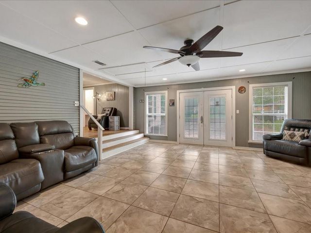 110 N Grace Street, Crockett, TX 75835